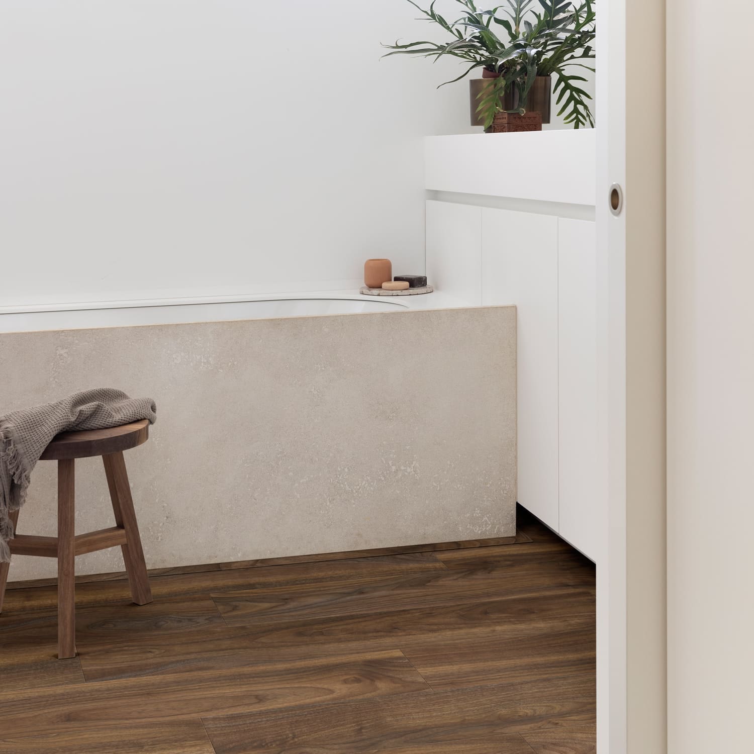 RO_Desert Escape_English Walnut 20896_Room